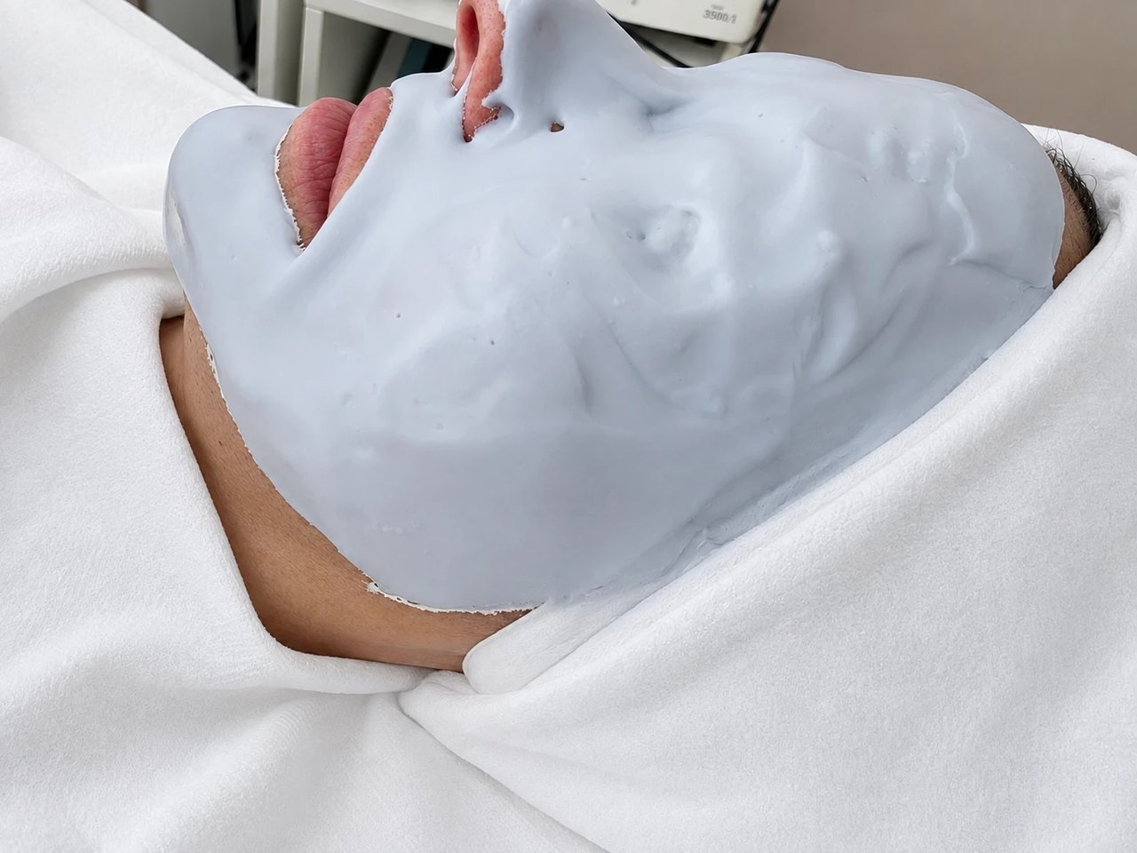Beruhigende kosmetische Gesichtsmaske bei unreiner, zu Akne neigender Haut
