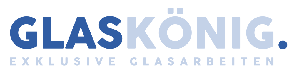 Logo "GLASKÖNIG" in Blau und Hellblau, darunter "EXKLUSIVE GLASARBEITEN" in Hellgrau auf dunkelgrünem Hintergrund.