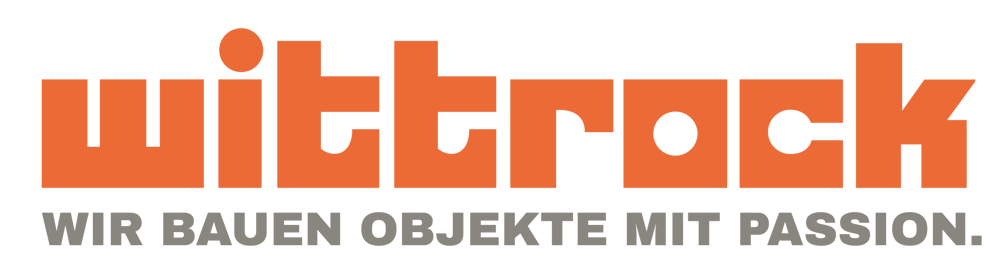 Wittrock Logo: WITTROCK in Orange, darunter "WIR BAUEN OBJEKTE MIT PASSION" in Grau auf dunklem Hintergrund.