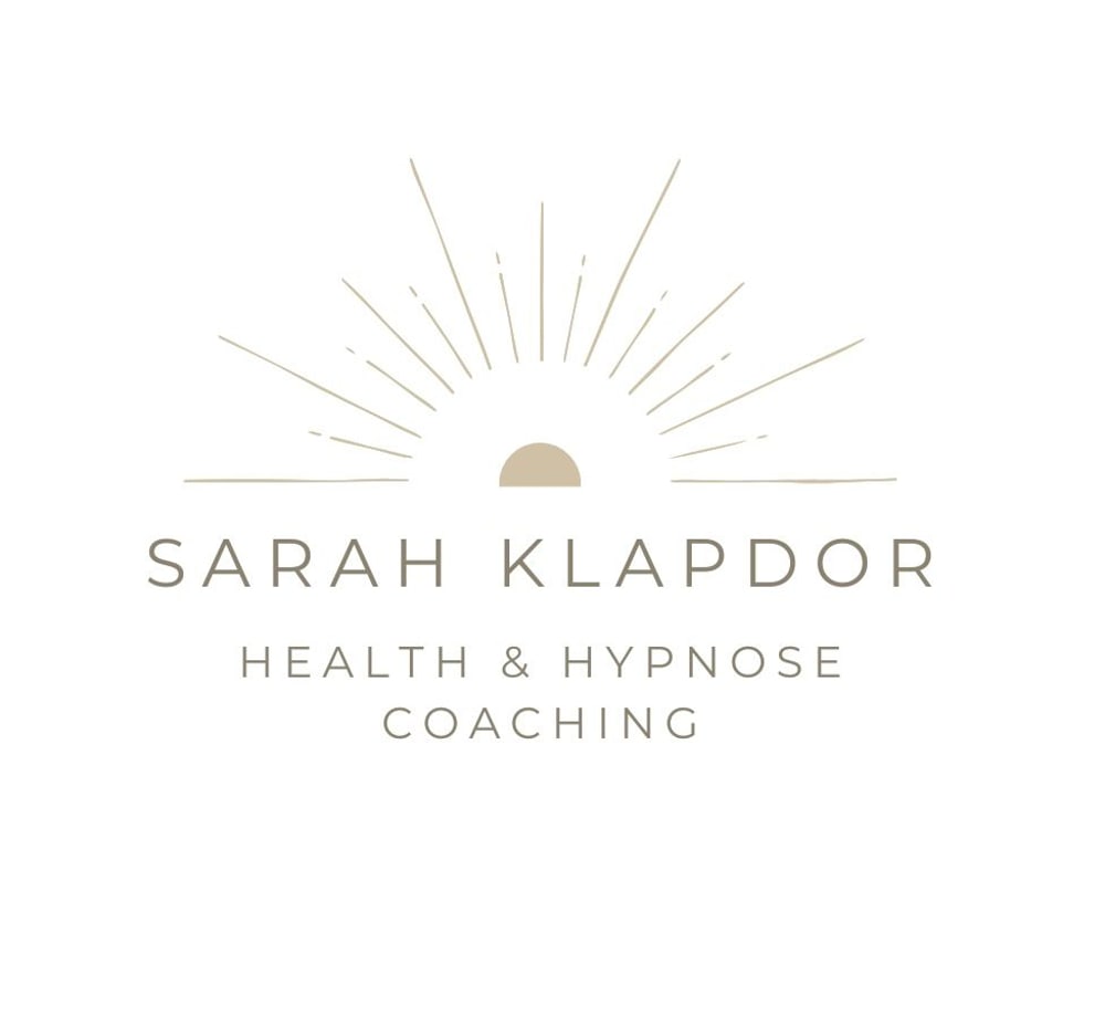 Logo Sarah Klapdor Health & Hypnose Coaching mit einem stilisierten Sonnenaufgang.
