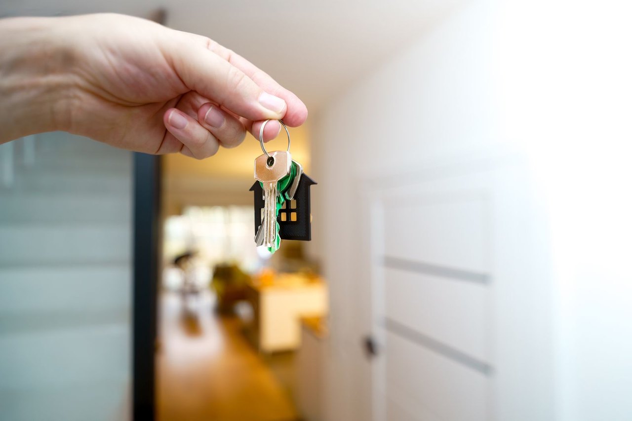 Schlüsselübergabe bei einem Immobilienkauf