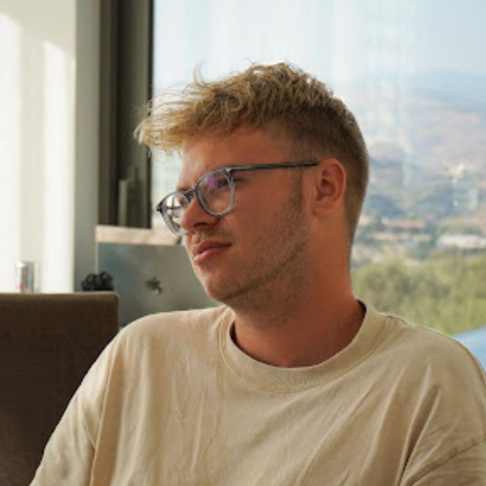 Lukas S.