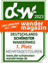Grünes und oranges Logo "dsw wander magazin 2023", "Deutschlands schönster Wanderweg 1. Platz Mehrtagestouren".
