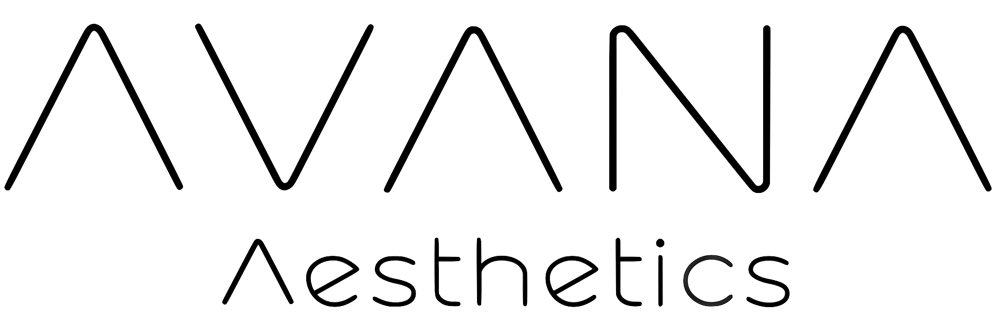 Weißes Logo mit dem Text "AVANA" in Großbuchstaben, darunter "AESTHETICS", auf grünem Hintergrund.