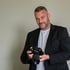Sebastian Krüger, Hochzeitsfotograf lächelnd