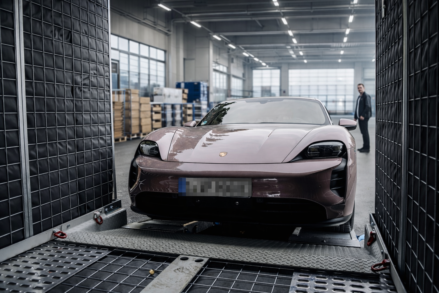 Elektrofahrzeug im Dry Fire Con, Auffahrrampen ausgeklappt