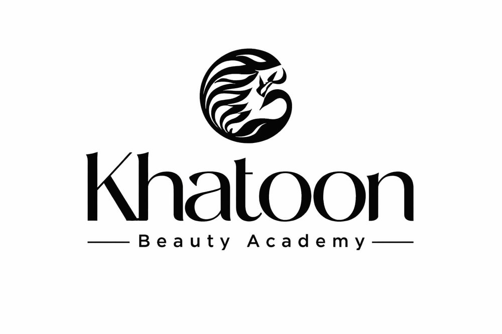 Schwarzer Text "LUX Beauty" mit floralen Blättern über "Beauty".