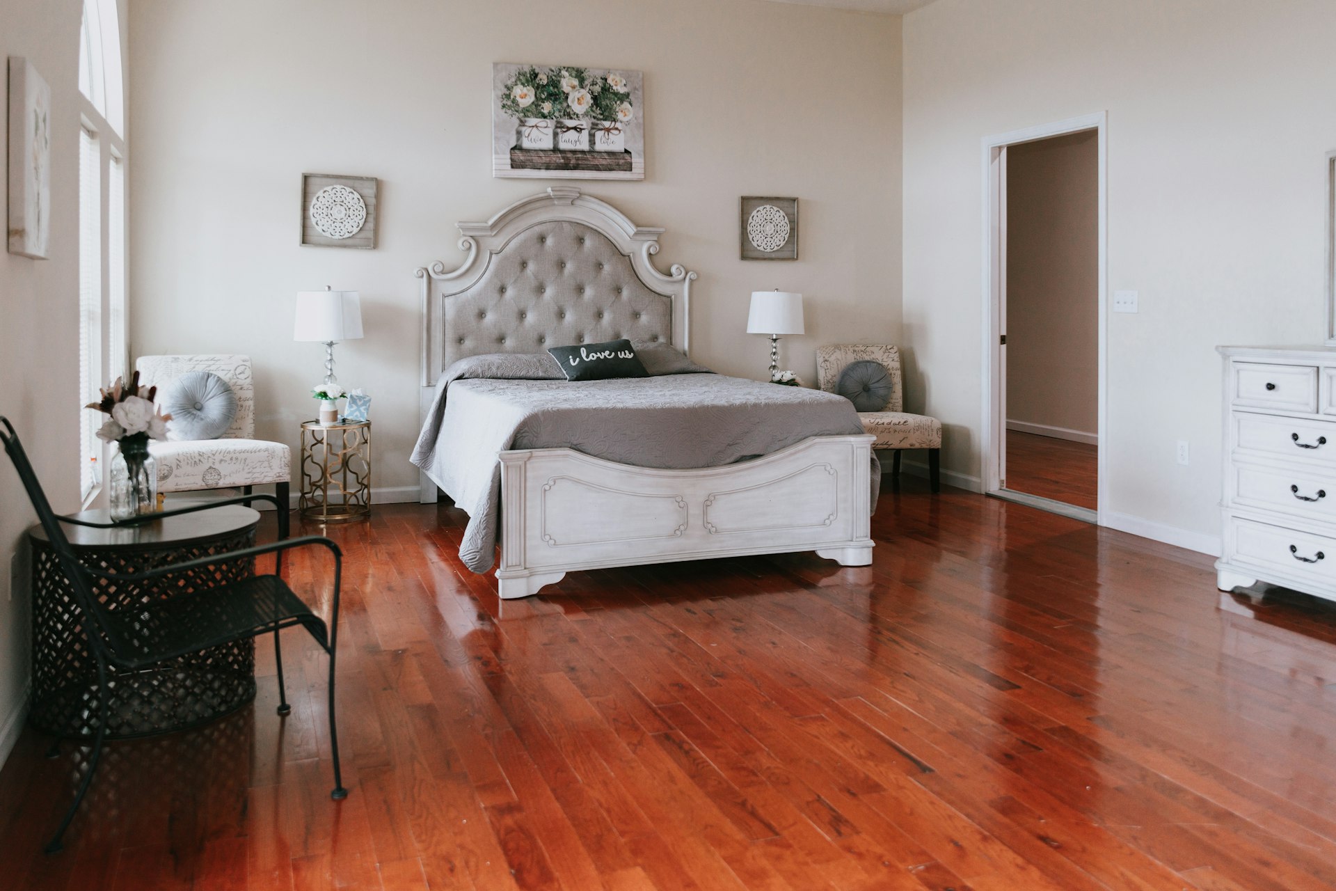 Freshly installed flooring in a finished Peninsula home