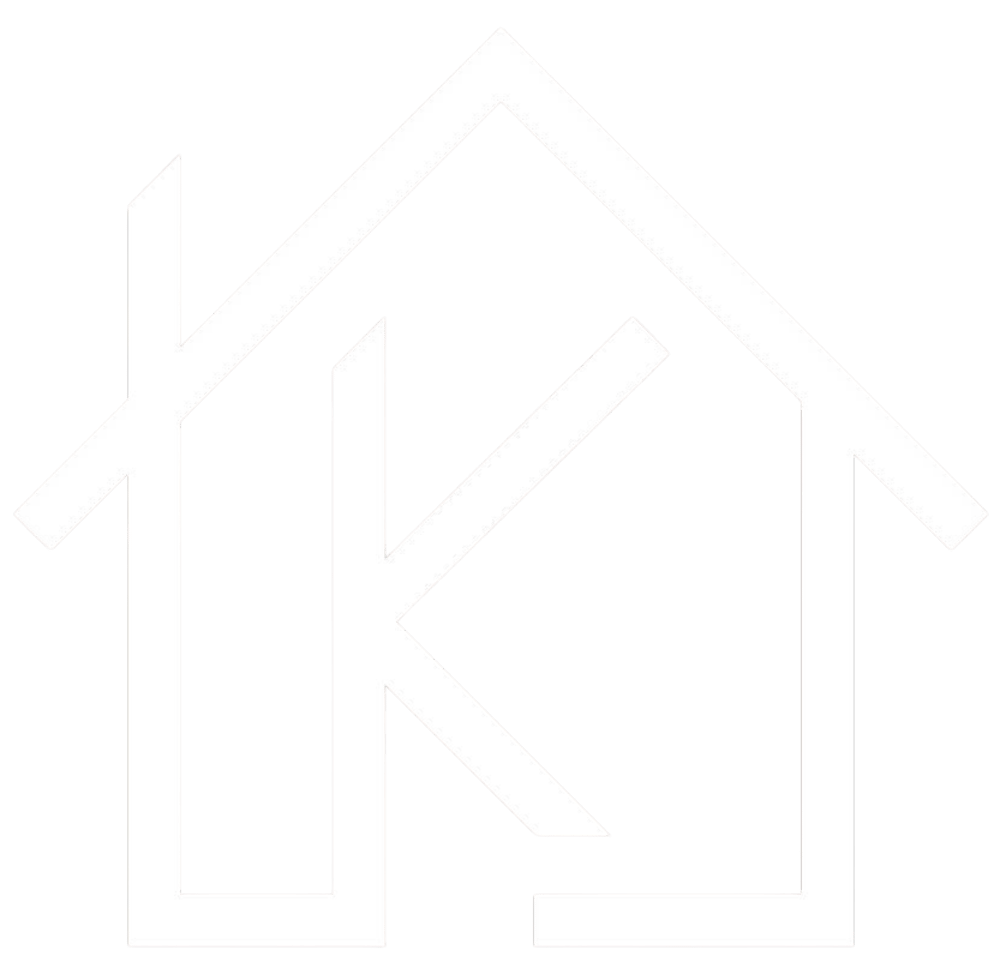 Weißes K-förmiges Logo innerhalb einer Hauskontur auf dunkelgrünem Hintergrund.