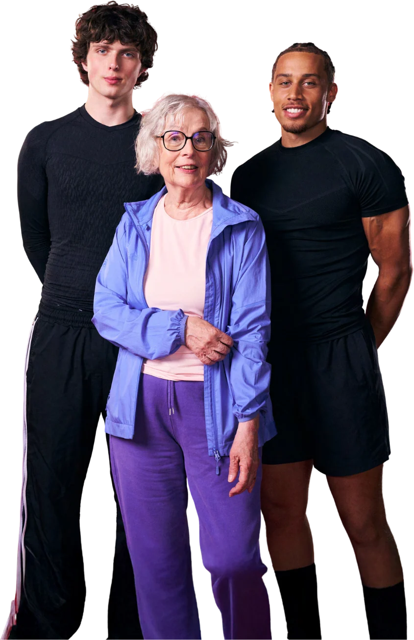 Drei clever fit Mitglieder unterschiedlichen Alters in Sportkleidung