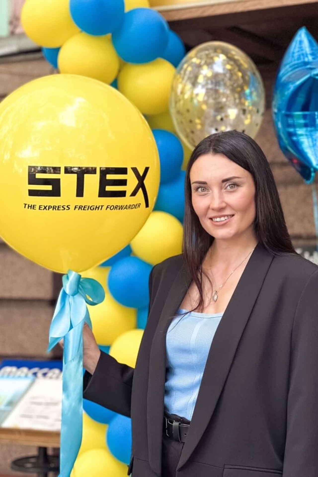 Mitarbeiterin der STEX-Disposition bei der Transportkoordination