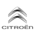 Silbernes Citroën-Logo mit zwei Winkeln und dem Schriftzug "CITROËN" auf dunkelgrünem Hintergrund.