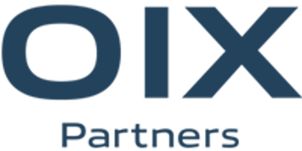 OIX Partner Logo, blauer Text auf grauem Hintergrund.