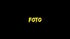 Gelber Text "FOTO" auf schwarzem Hintergrund.