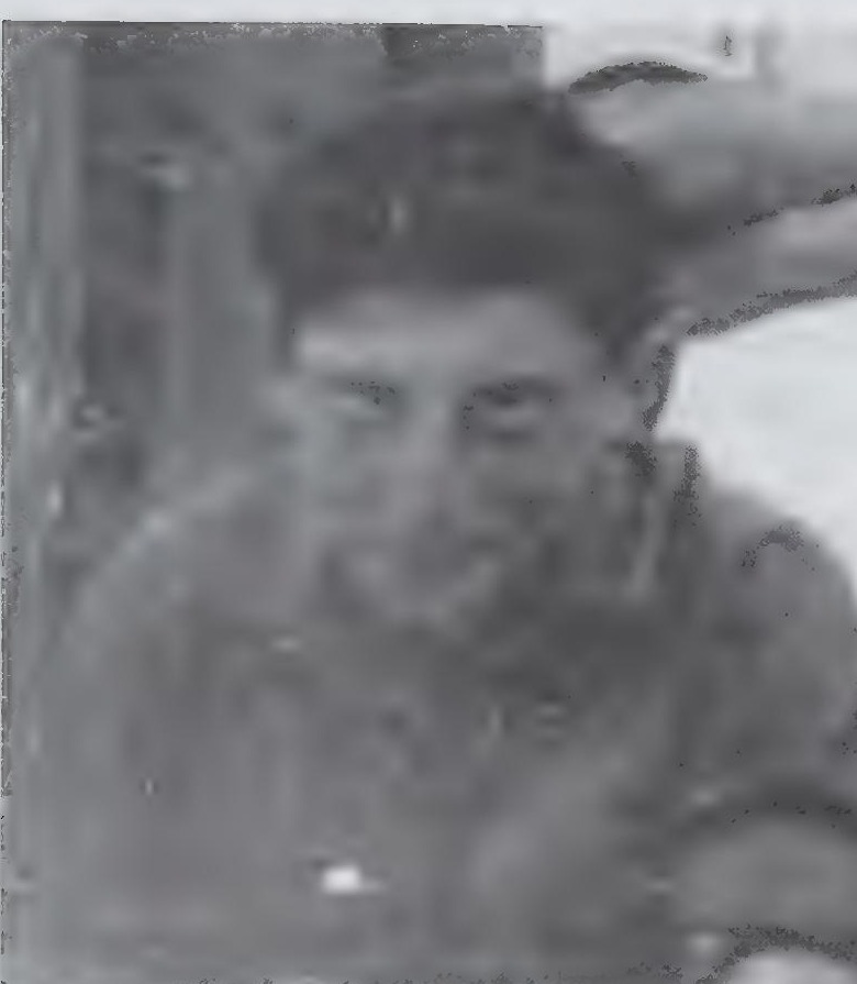 Retrato en blanco y negro de Eliahu Tankus, joven de pelo oscuro y rasgos marcados, mirando ligeramente hacia abajo. La foto, granulada, proviene del libro de memorias de Chasia Bornstein-Bielicka, donde aparece con el epígrafe «Eliahu Tankus, head of the resistance».