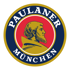 Rundes Paulaner München Logo mit goldener Aufschrift, umrandet von einem dunkelblauen Kreis und einem roten Hintergrund.