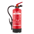 Roter Aumiller Feuerlöscher mit schwarzem Schlauch, Druckhebel und Bedienungsanleitung vor schwarzem Hintergrund.
