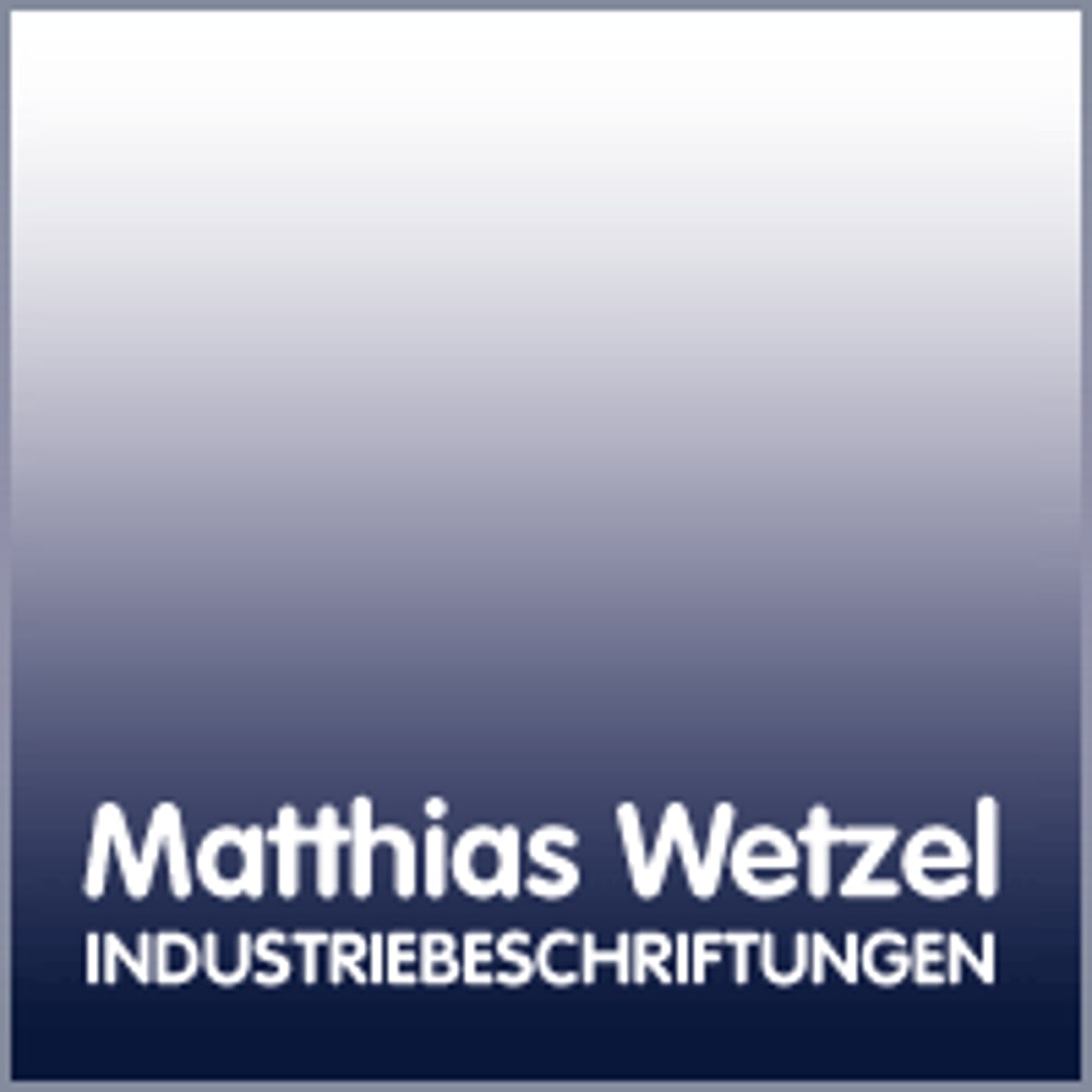 Matthias Wetzel Industriebeschriftungen Logo in weiß auf blauem Farbverlauf.