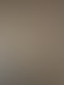 Rückenansicht einer Person mit langen, glatten, blonden Haaren mit Highlights, in einem Friseursalon.