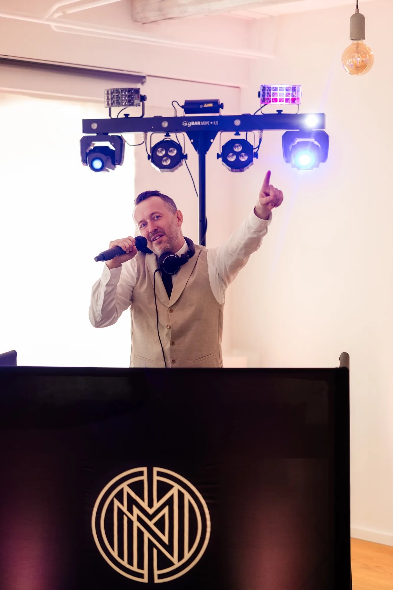 Hochzeits-DJ Michael Newell moderiert zweisprachig auf Deutsch und Englisch
