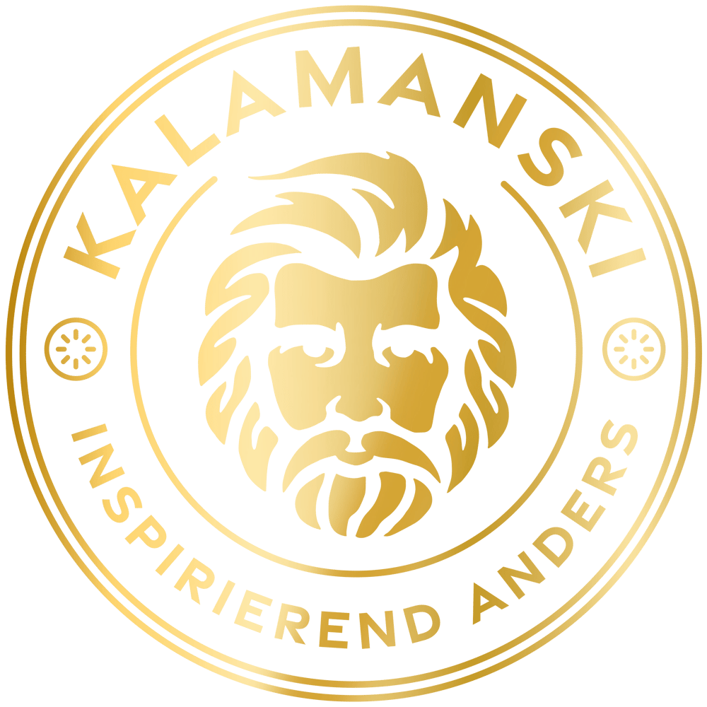 Goldenes Siegel mit Löwenkopf und Text "KALAMANSKI INSPIRIEREND ANDERS".