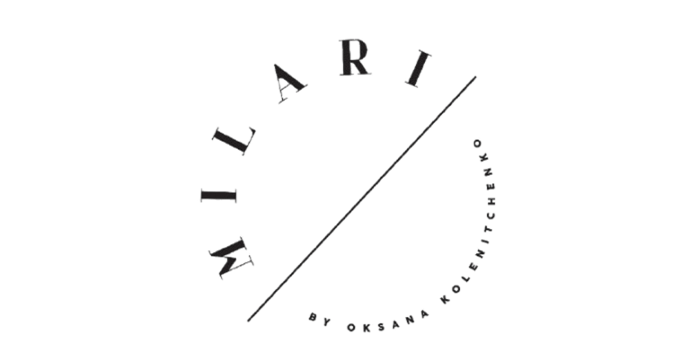 Schwarzes "MILMARI" Logo mit "BY OKSANA KOLENICHENKO" in einem Kreis auf dunkelgrünem Hintergrund.