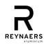 Schwarzes Reynaers Aluminium Logo auf weißem Hintergrund. Großes stilisiertes R über dem Text „REYNAERS aluminium“.