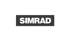 Simrad-Logo auf schwarzem Rechteck, weißer Text auf dunkelgrünem Hintergrund.