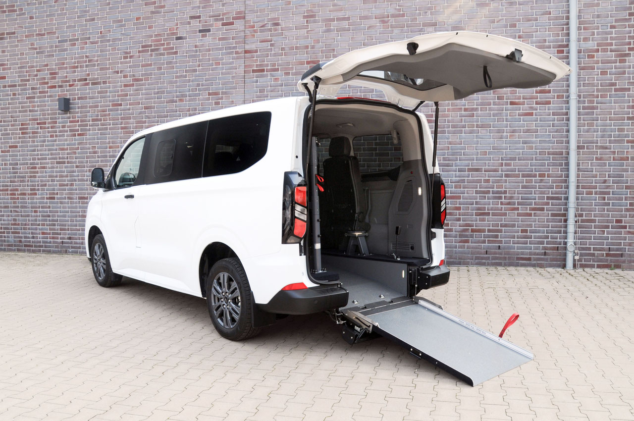 Ford Custom mit Heckausschnitt Plug-in Hybrid – Bild 2