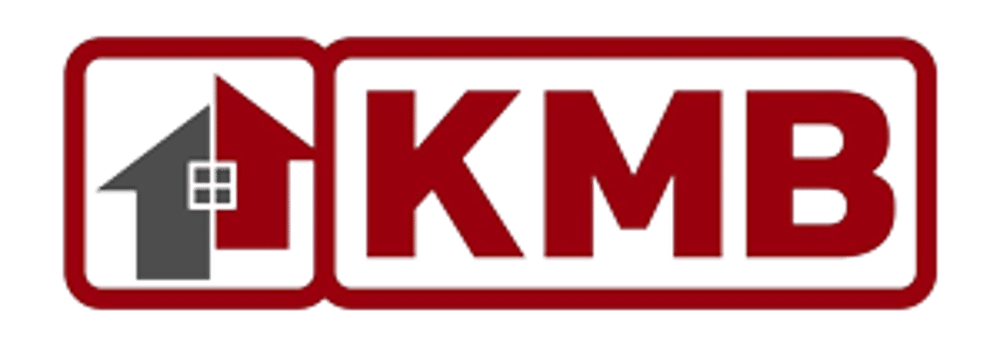 Rotes KMB-Logo mit einem grauen Haus und einem roten Haus, das ein Fenster teilt, auf grünem Hintergrund.