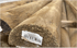 Gestapelte Mercer Torgau-Da Halbrundriegel 10x400 KDI aus Holz mit Barcode-Etikett.