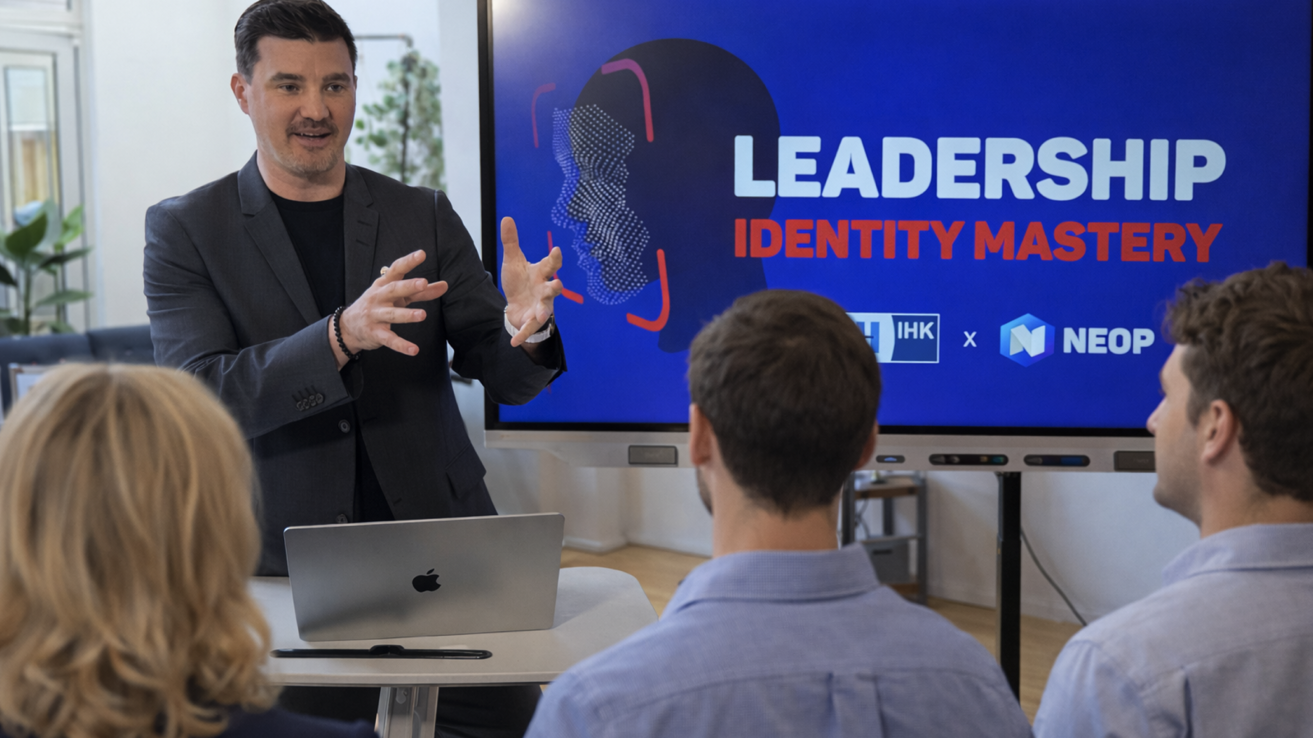 Fachbeitrag bei Focus online zur Leadership-Ausbildung in der KI-Ära