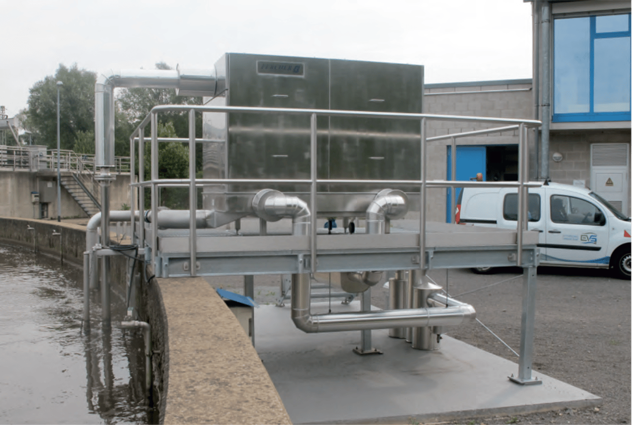 Großformatiger Abwasserwärmetauscher in einer Kläranlage