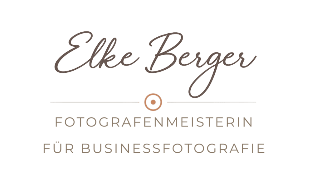 Grauer Schriftzug "Foto Zeiten" mit einer Kamera als "o" in "Foto".