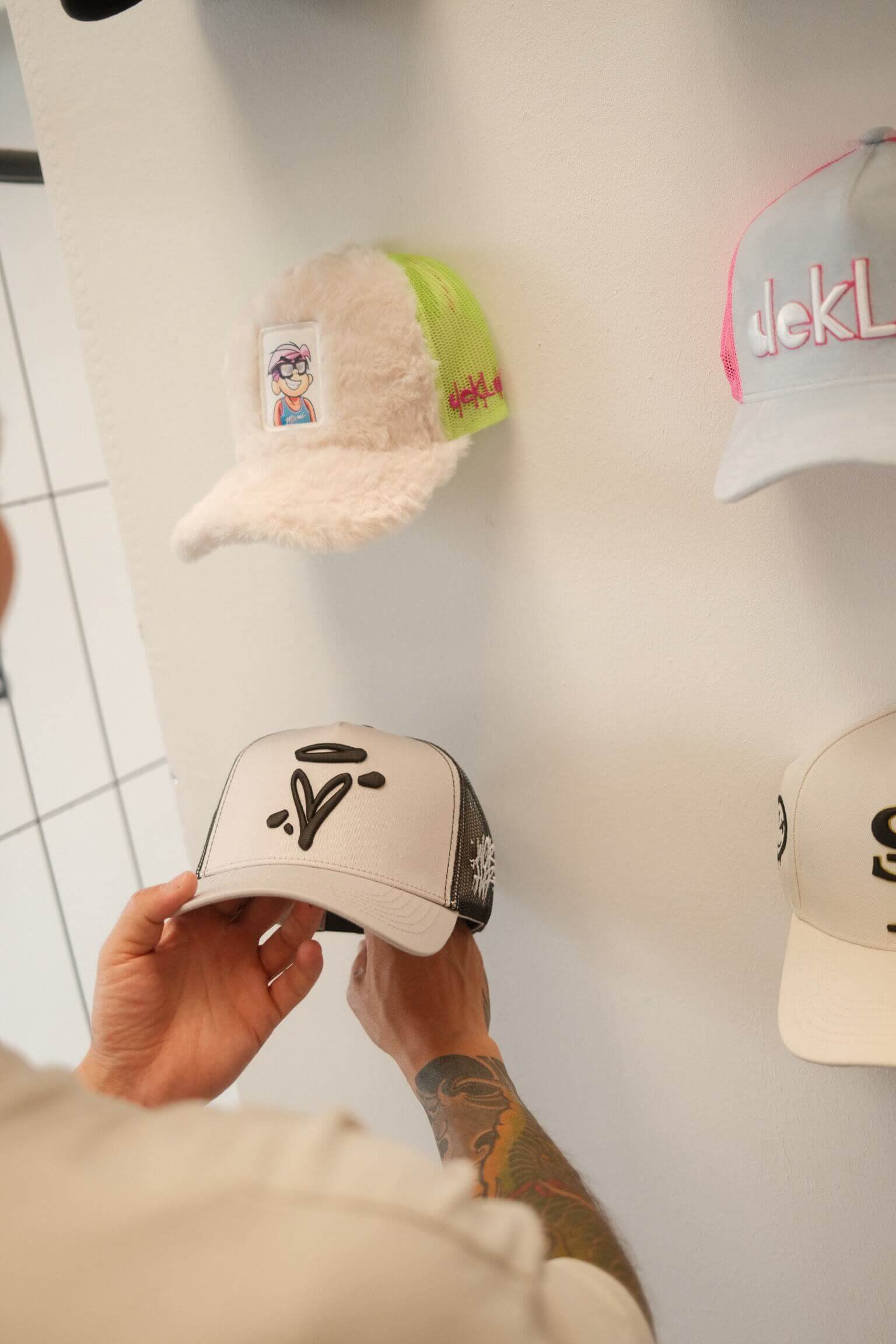 Custom Trucker Cap mit QR-Code Label