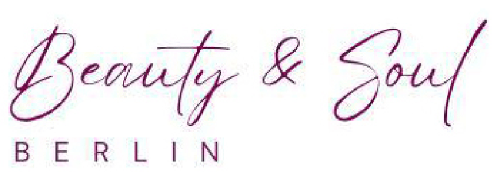 Logo von Beauty & Soul Berlin in violetter Schreibschrift und serifenloser Druckschrift auf weißem Hintergrund.