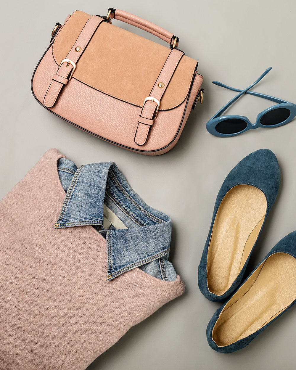 Modisches Outfit mit aufeinander abgestimmten Accessoires