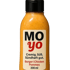 Moyo Sauce 200 ml Flasche für Burger, Chicken und Pommes mit dem Slogan Cremig. Süß. Sündhaft gut. vor schwarzem Hintergrund.