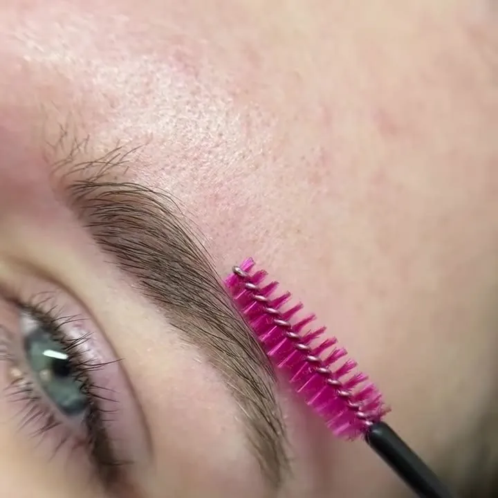 Abgeheilte Powderbrows, weich und natürlich
