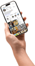 Eine Hand hält ein Smartphone, das ein Instagram-Profil für "lamm_tiefenbronn" mit Restaurantfotos anzeigt.