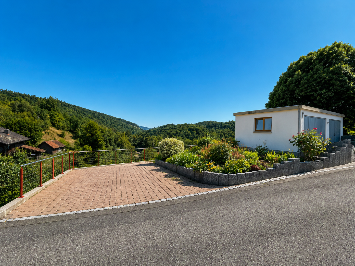 Aussenparkplatz und Garage