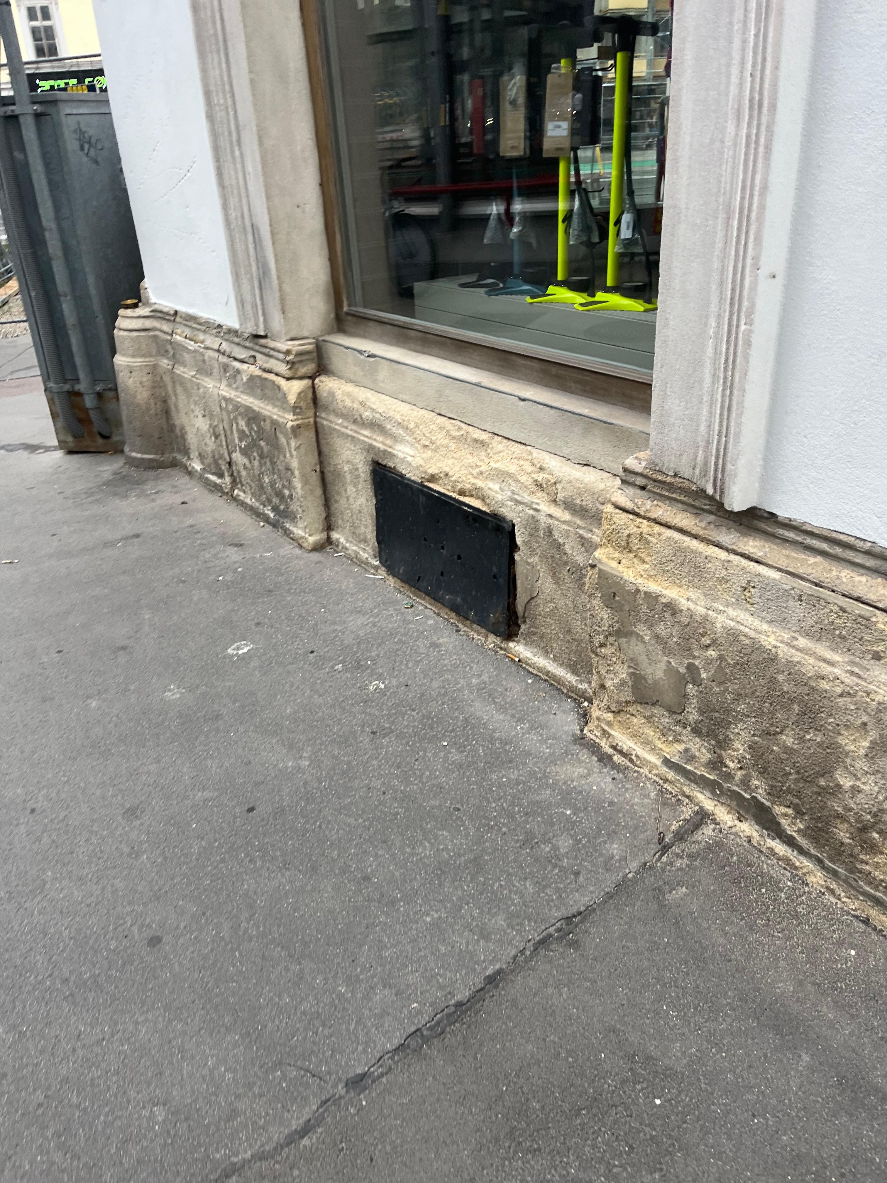 Aus einer verwahrlosten Fassade haben wir eine elegante Fassade geschaffen Bild 3
