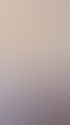 Modernes Badezimmer mit weißem Waschbecken, Spiegel und einer Glasduschkabine mit dunklen Akzentfliesen.