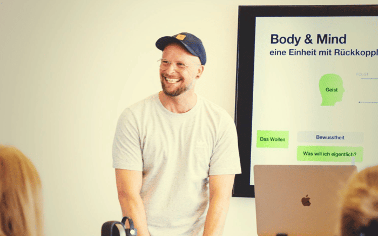 Timo Sternemann, Leadership Coach bei NEOP, im Workshop zu Body und Mind