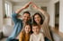 Familie im Eigenheim