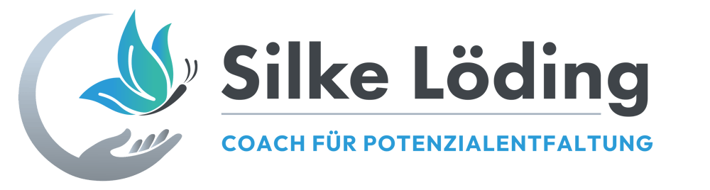 Eine graue Hand hält einen fliegenden blauen Schmetterling, der von einem grauen Halbmondbogen umgeben ist.