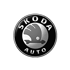 Schwarzes Skoda Auto Logo mit geflügeltem Pfeil und „SKODA AUTO“ Text.