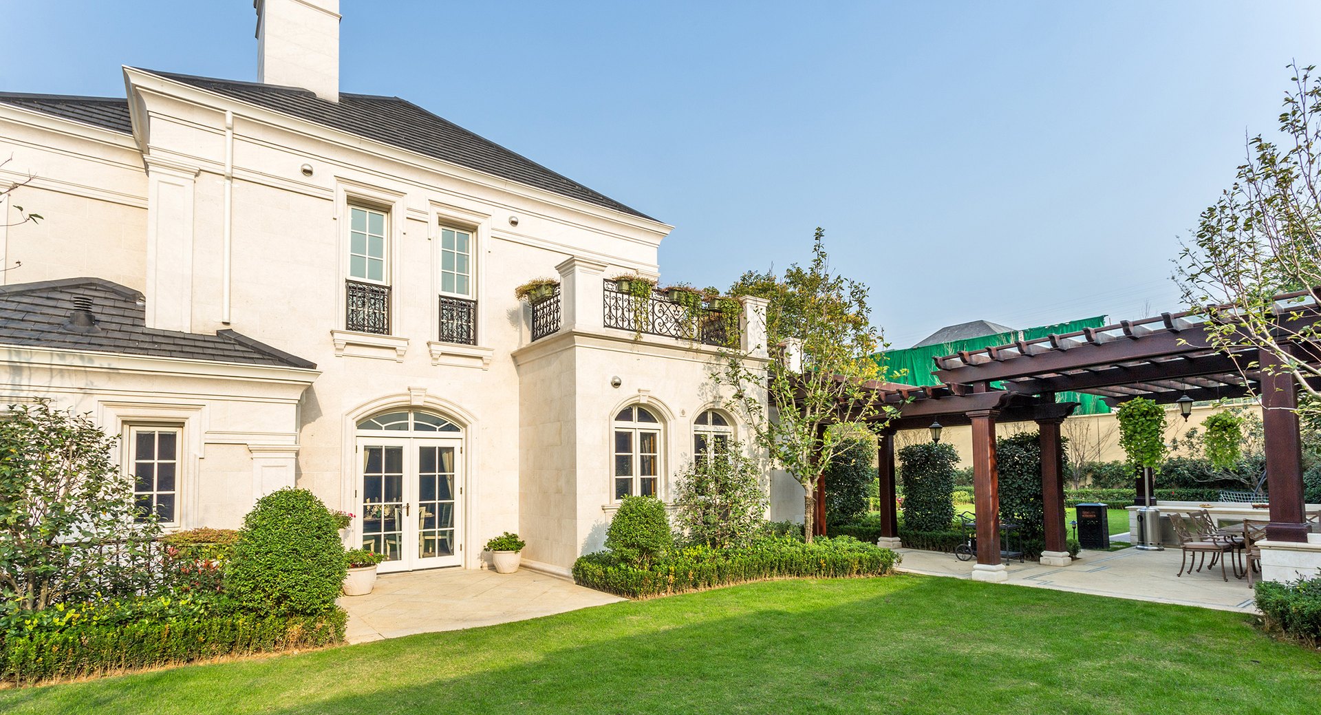 What Are the Best Windows for Mediterranean-Style Homes?