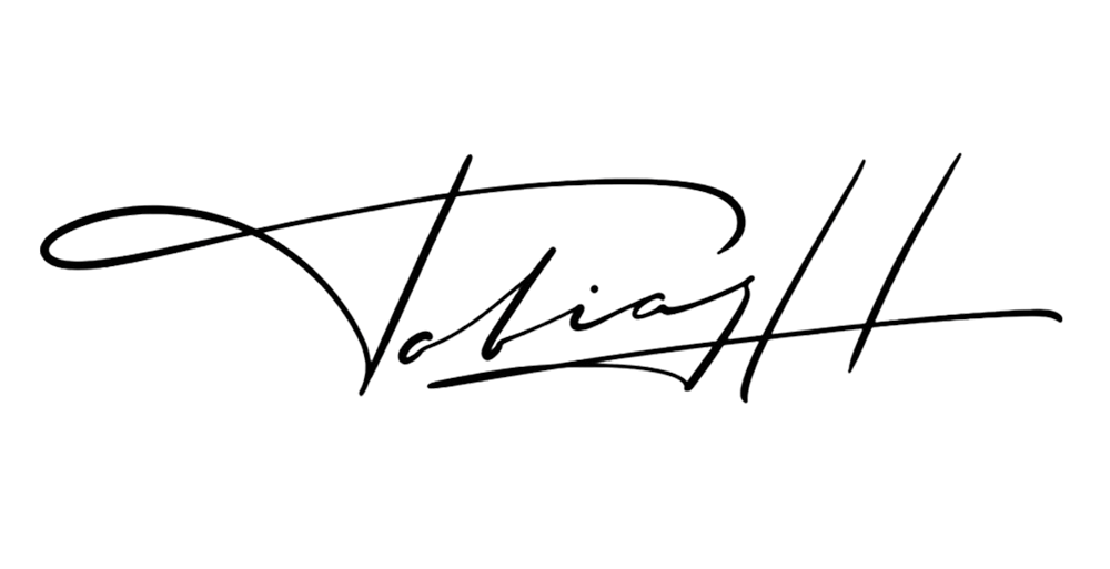 Unterschrift mit dem Namen "Tobi H" in eleganter, schwarzer Schreibschrift.