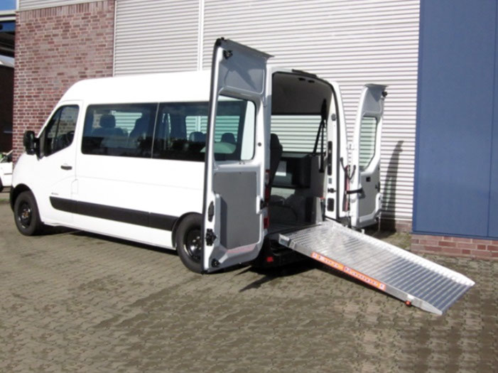 Nissan NV400 mit Heckabsenkung und Auffahrrampe – Bild 1
